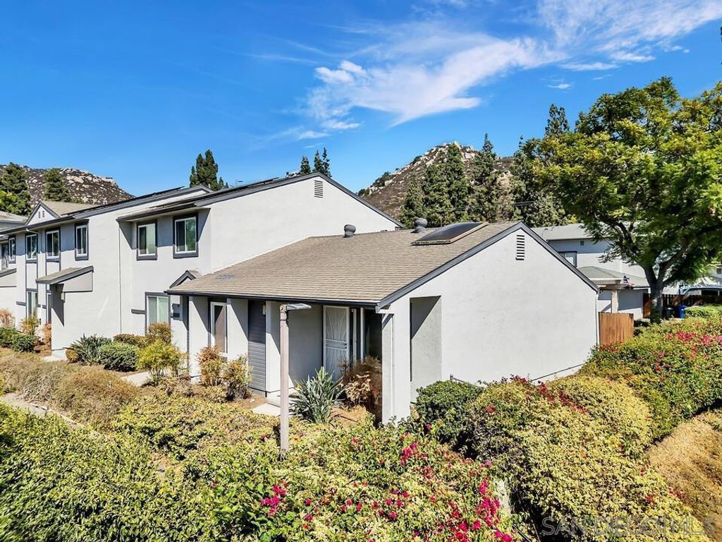 10604 Queen Jessica Ln., Santee