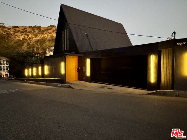 1821 Sunset Plaza Drive, Los Angeles