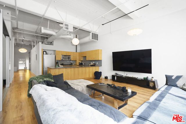 1130 S Flower Street # 215, Los Angeles