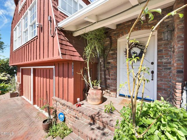 9701 La Canada Way, Los Angeles