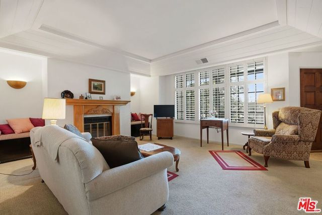 10866 Rose Avenue # 203, Los Angeles