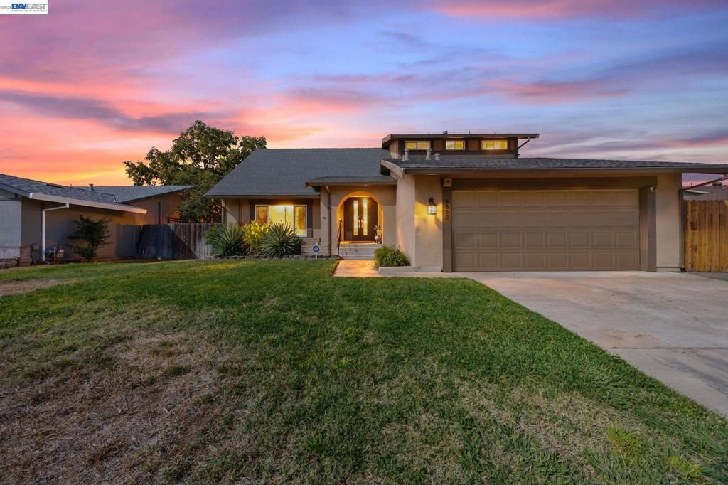 9852 Vista Grande Way, Elk Grove