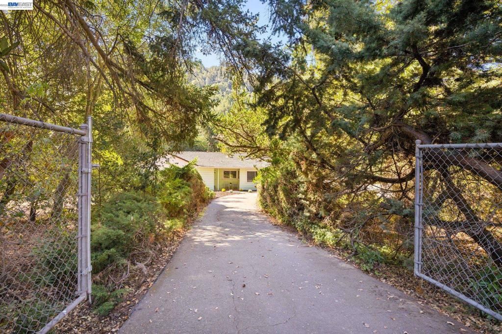 24227 Palomares Rd, Castro Valley