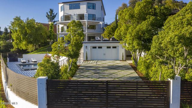 290 Lake Sherwood Drive, Lake Sherwood