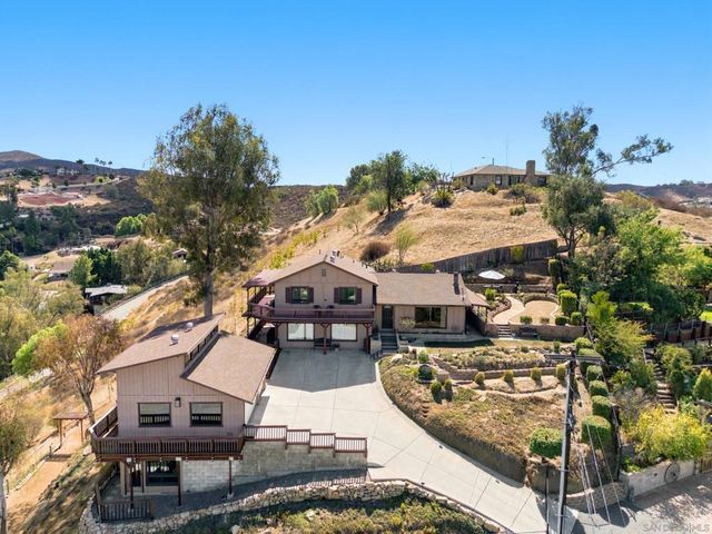 12886 Castle Court Drive, Lakeside
