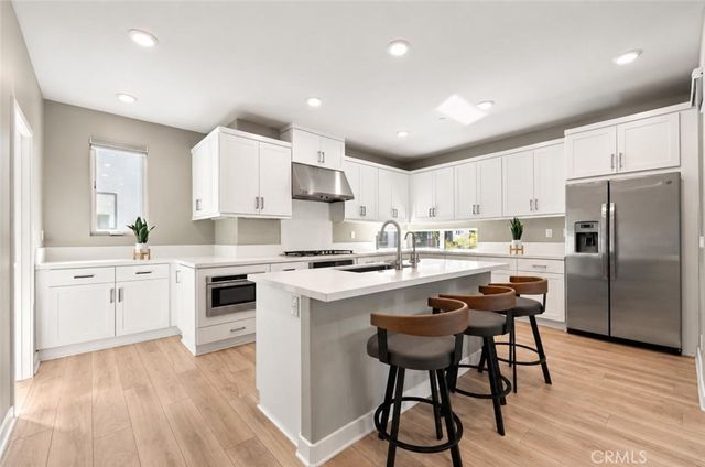 253 Waypoint, Tustin