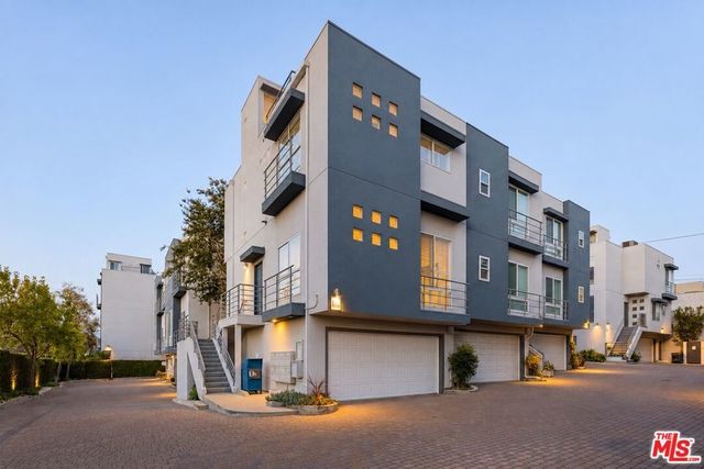 1098 Everett Place, Los Angeles