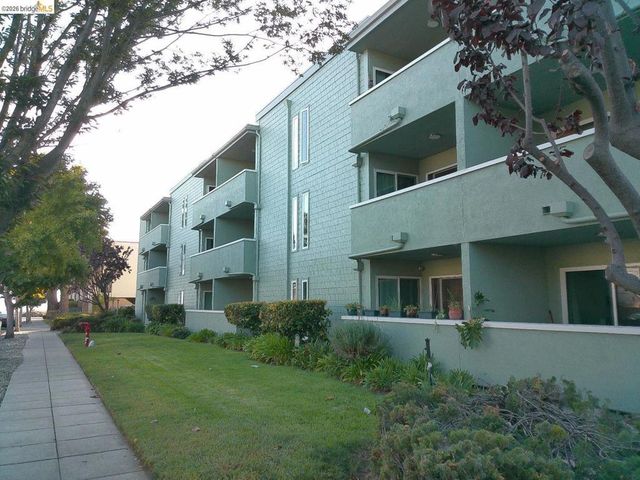 325 Kitty Hawk Rd # 304, Alameda
