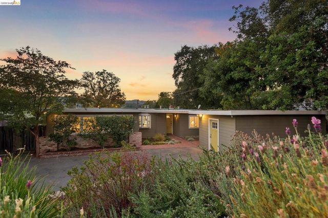 1321 Sunset Loop, Lafayette