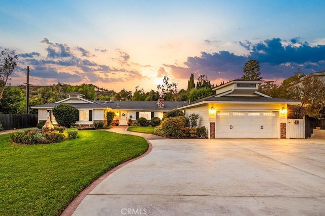 10903 Meads, Orange