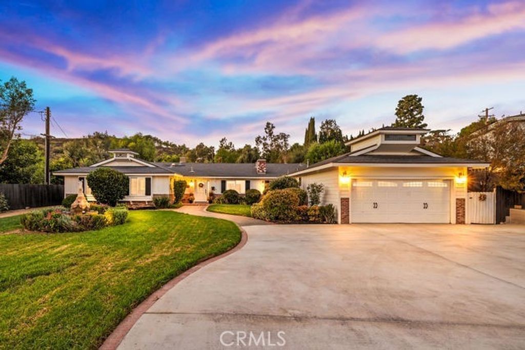 10903 Meads, Orange