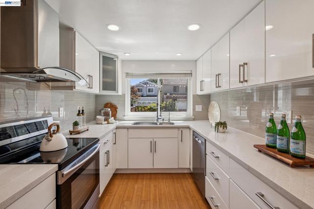 28086 Thorup Ln, Hayward