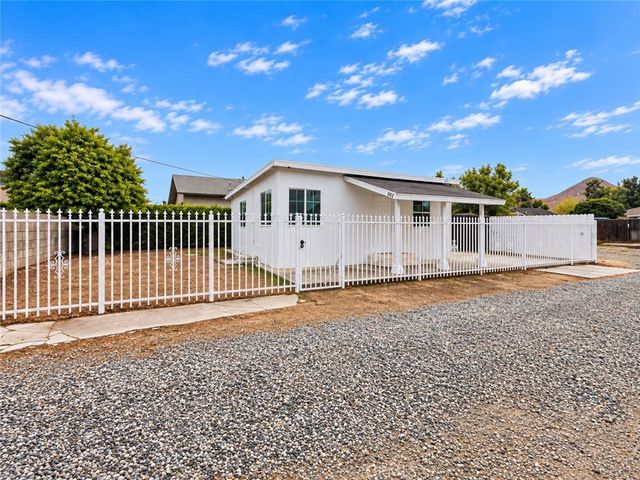 922 Center Street, Riverside