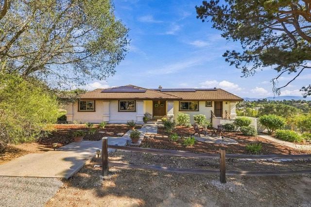 590 Elm Tree Lane, Fallbrook