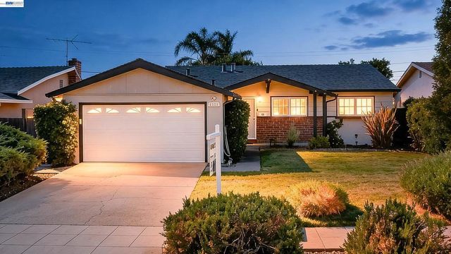 25825 Belhaven St, Hayward