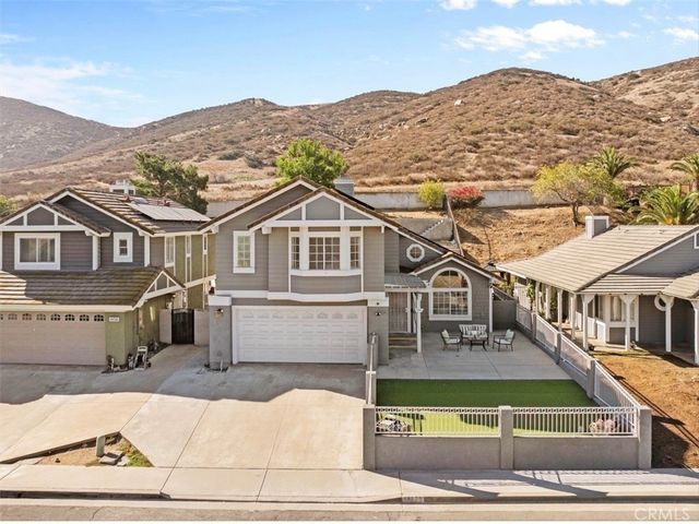14729 Weeping Willow, Fontana