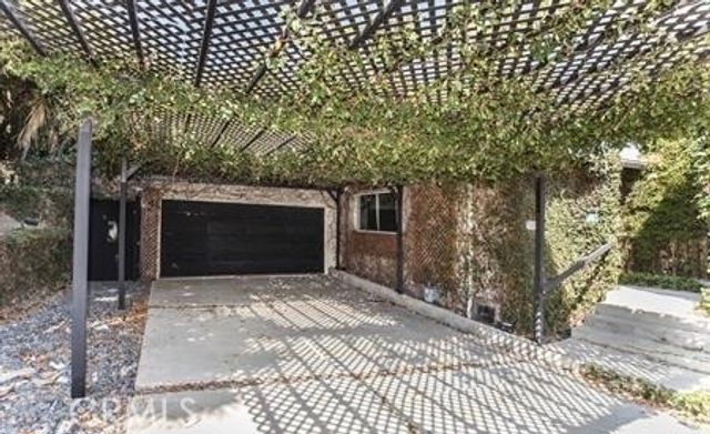 7361 Flight Avenue, Los Angeles