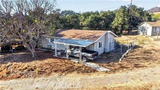 2864 Live Oak Park, Fallbrook