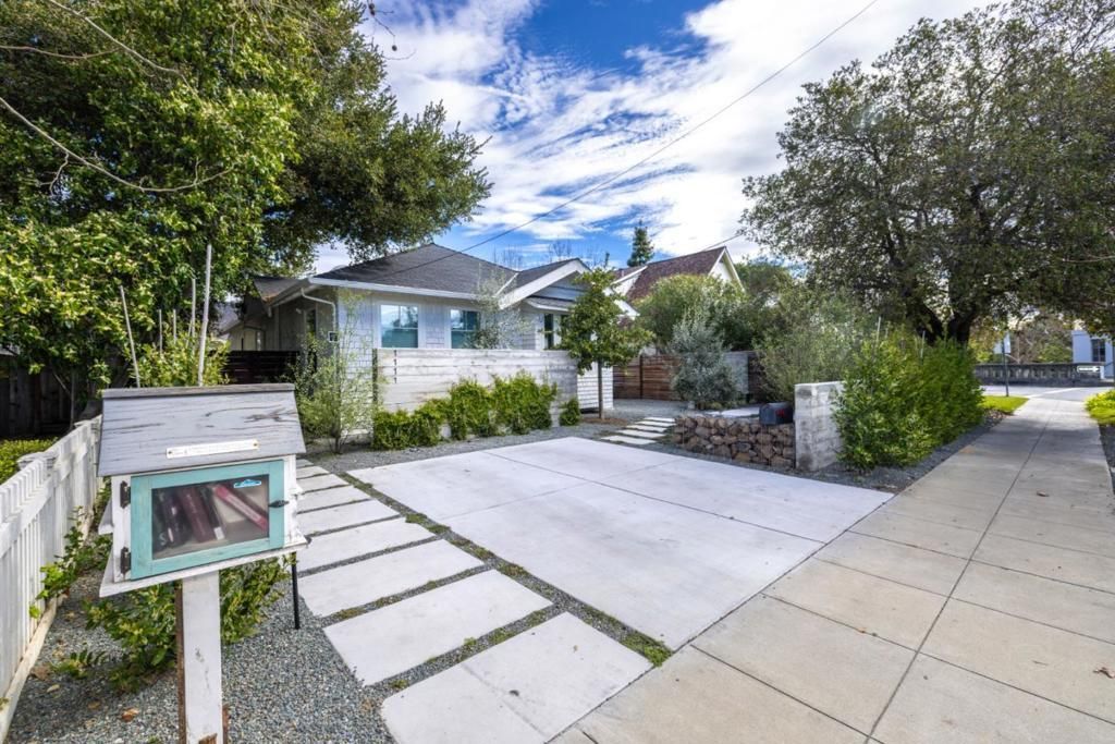 1111 Alma Street, Palo Alto