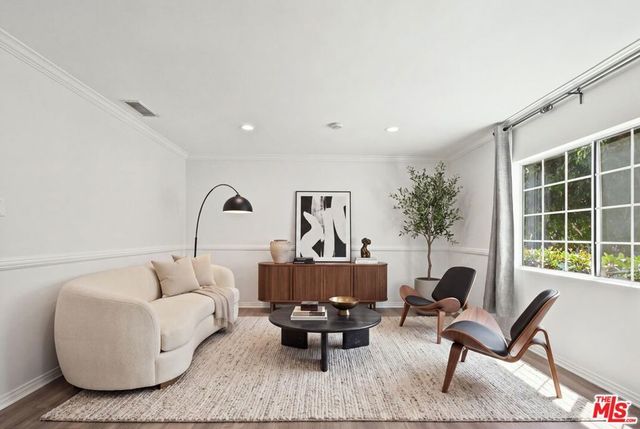7048 Zelzah Avenue, Los Angeles