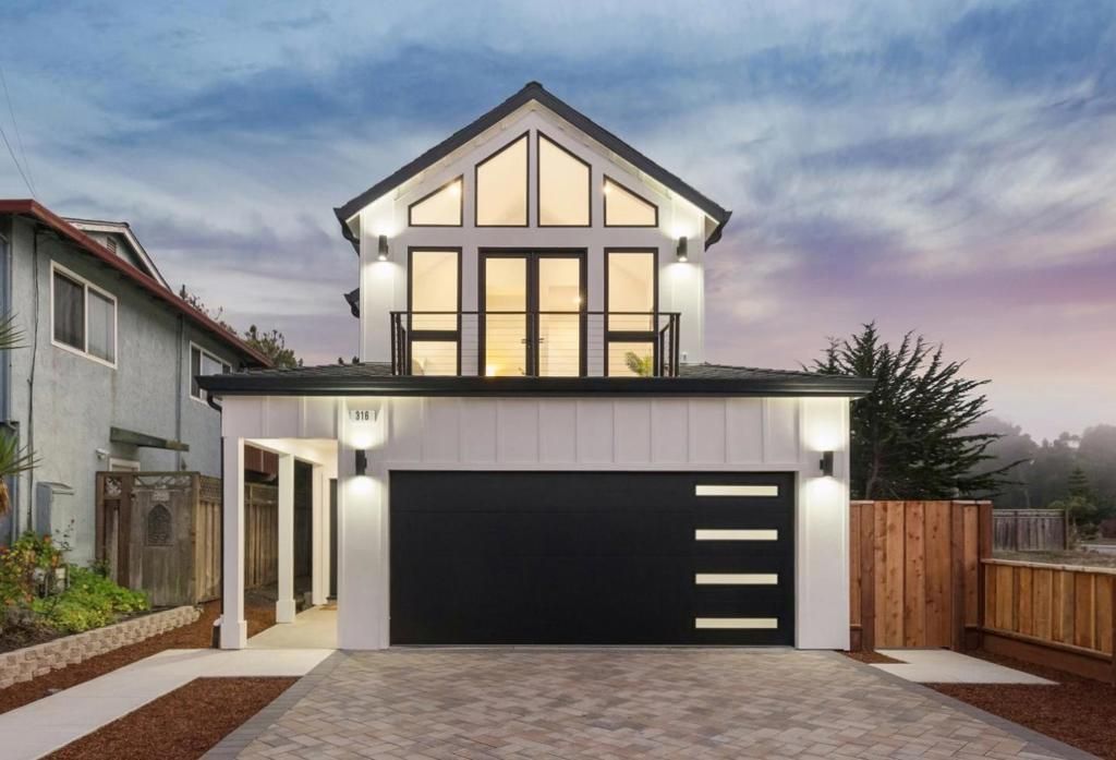 316 Grove Street, Half Moon Bay
