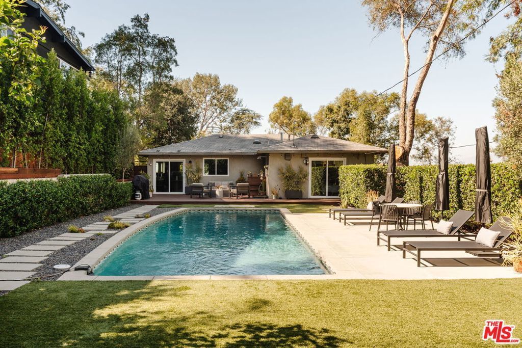 3126 Oakcrest Drive, Los Angeles