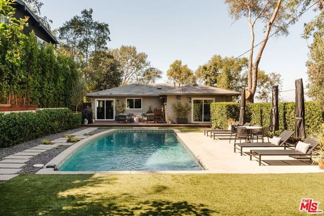 3126 Oakcrest Drive, Los Angeles