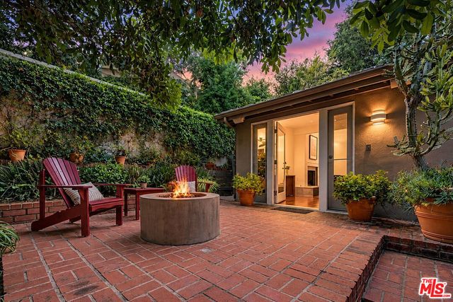 8513 Walnut Drive, Los Angeles