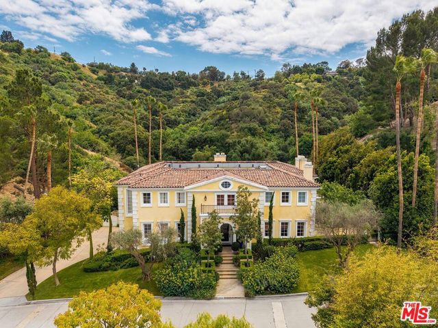 13935 Durham Road, Beverly Hills