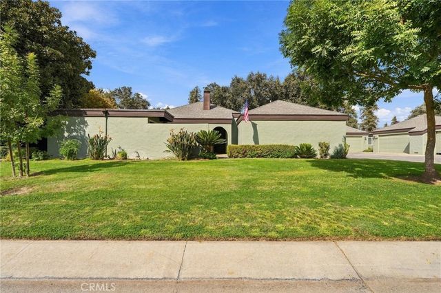 2950 W Border Links Drive, Visalia