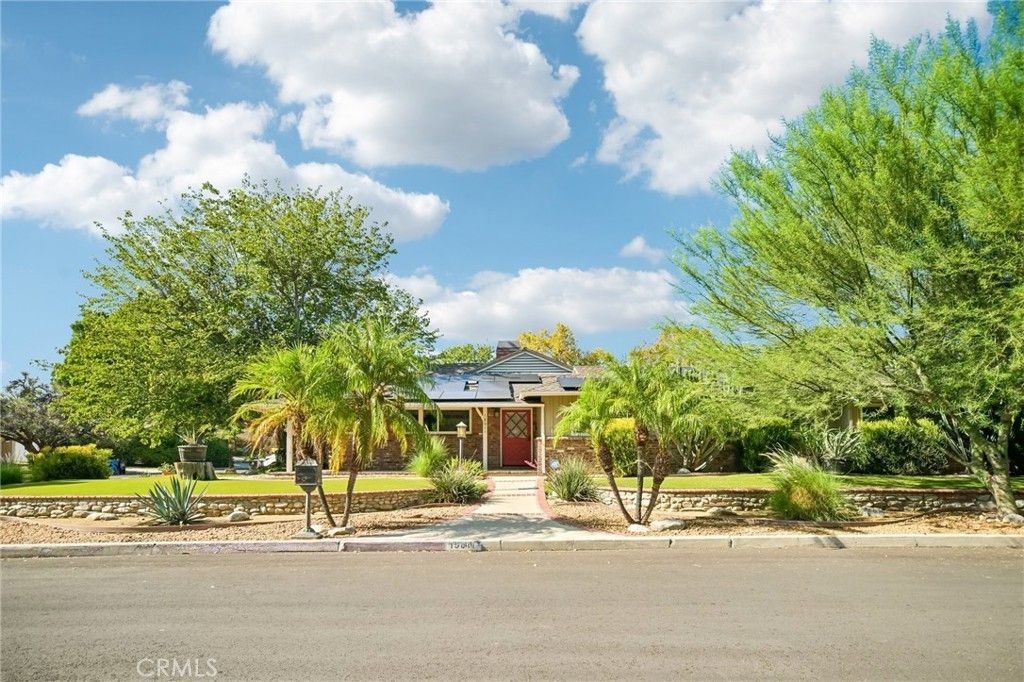 18011 Sunburst Street, Sherwood Forest