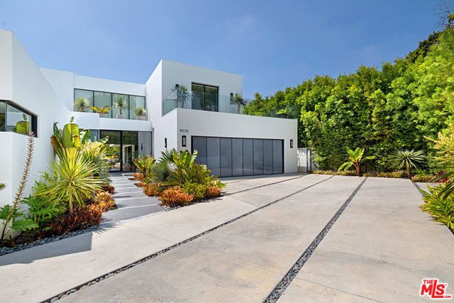 9570 Sunset Boulevard, Beverly Hills