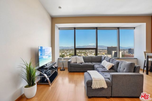 1100 Wilshire Boulevard # 2105, Los Angeles