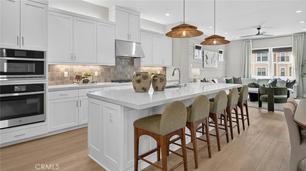 933 Chinon, Irvine