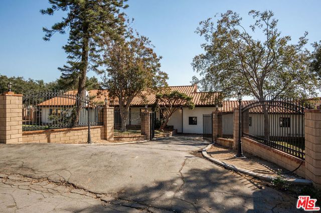 1006 W Milton Drive, Glendora