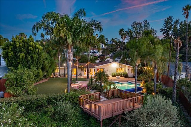 23365 Calvert Street, Woodland Hills