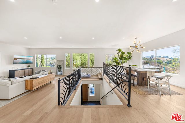 2927 Park Center Drive, Los Angeles