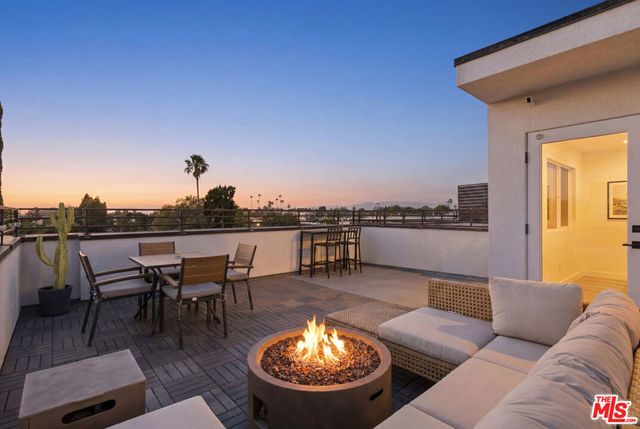6716 N Royce Lane, Van Nuys