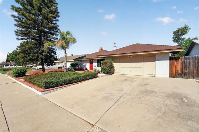425 Blackpine, Corona