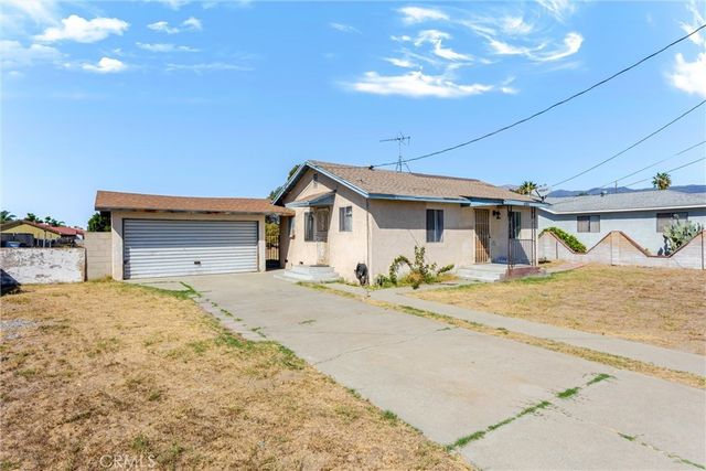 8982 Elm Avenue, Fontana