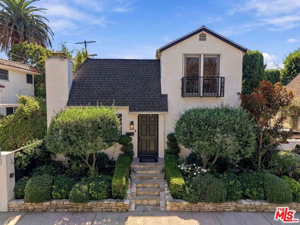 8266 Clinton Street, Los Angeles