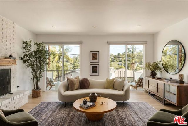 2441 Claremont Avenue, Los Angeles