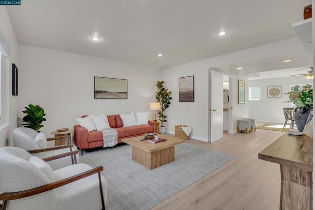 4344 Saint Charles Pl, Concord