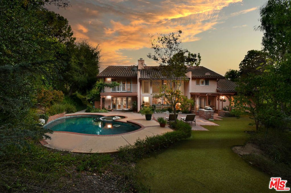 4734 Louise Avenue, Encino