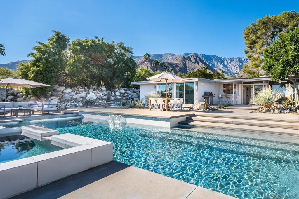990 W Via Olivera, Palm Springs