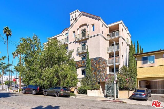 3140 San Marino Street # 301, Los Angeles