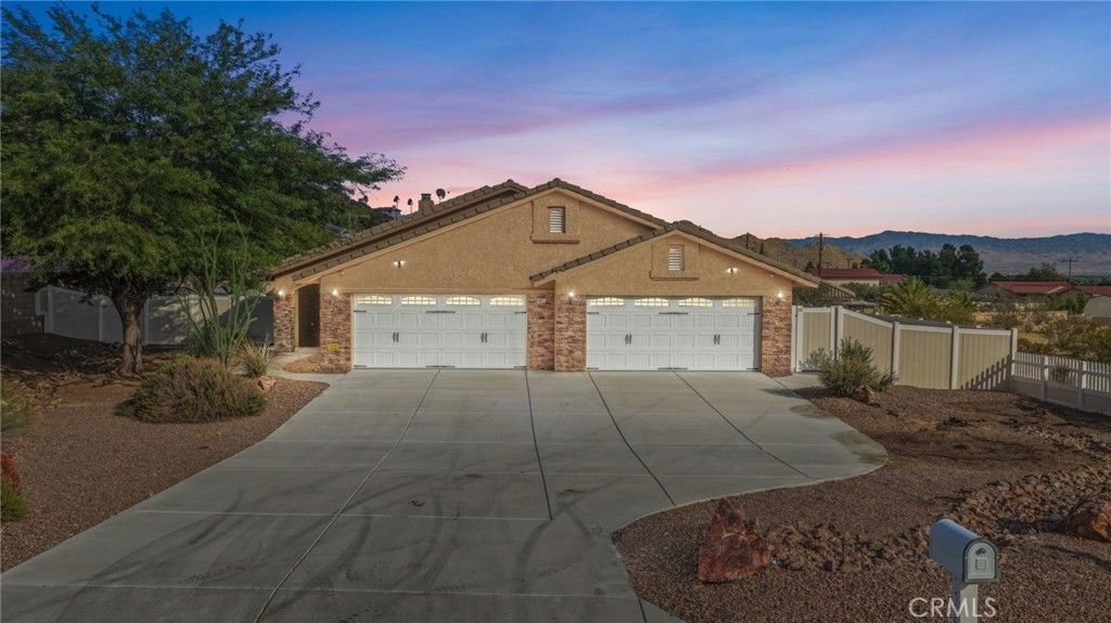 16653 Iwa Road, Apple Valley