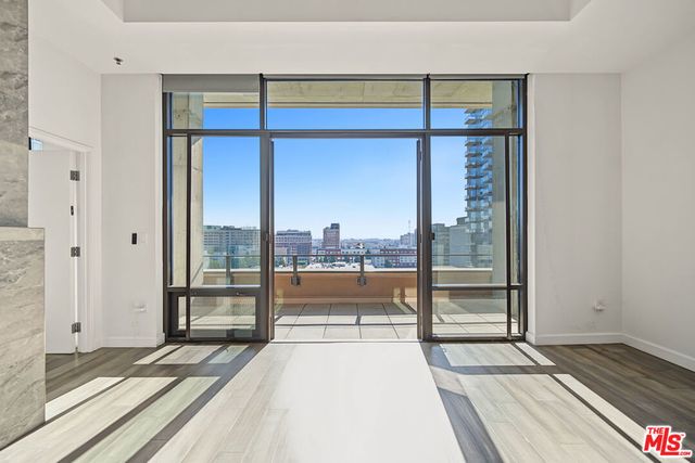 1111 S Grand Avenue # Ph6, Los Angeles