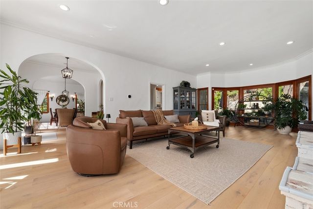 611 Country Club, Burbank