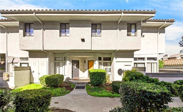 25 Willowcrest, Pomona